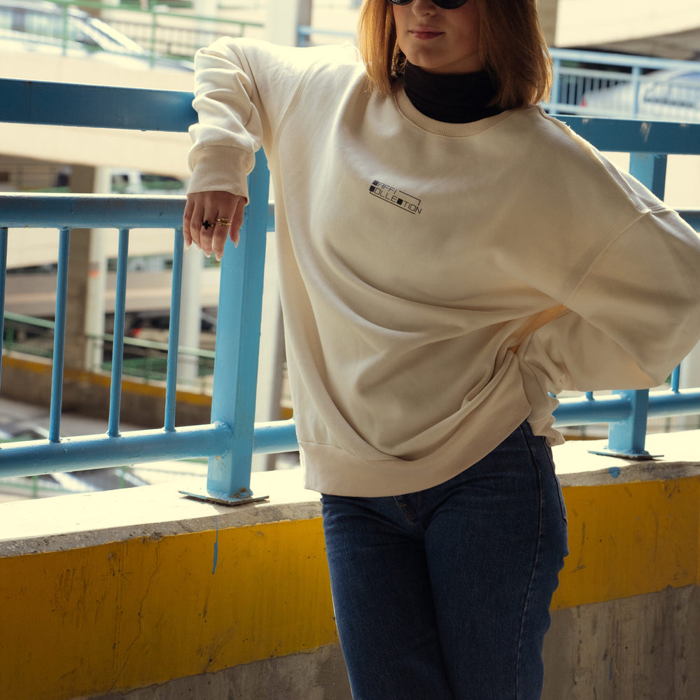 
                      
                        White sweatshirt
                      
                    