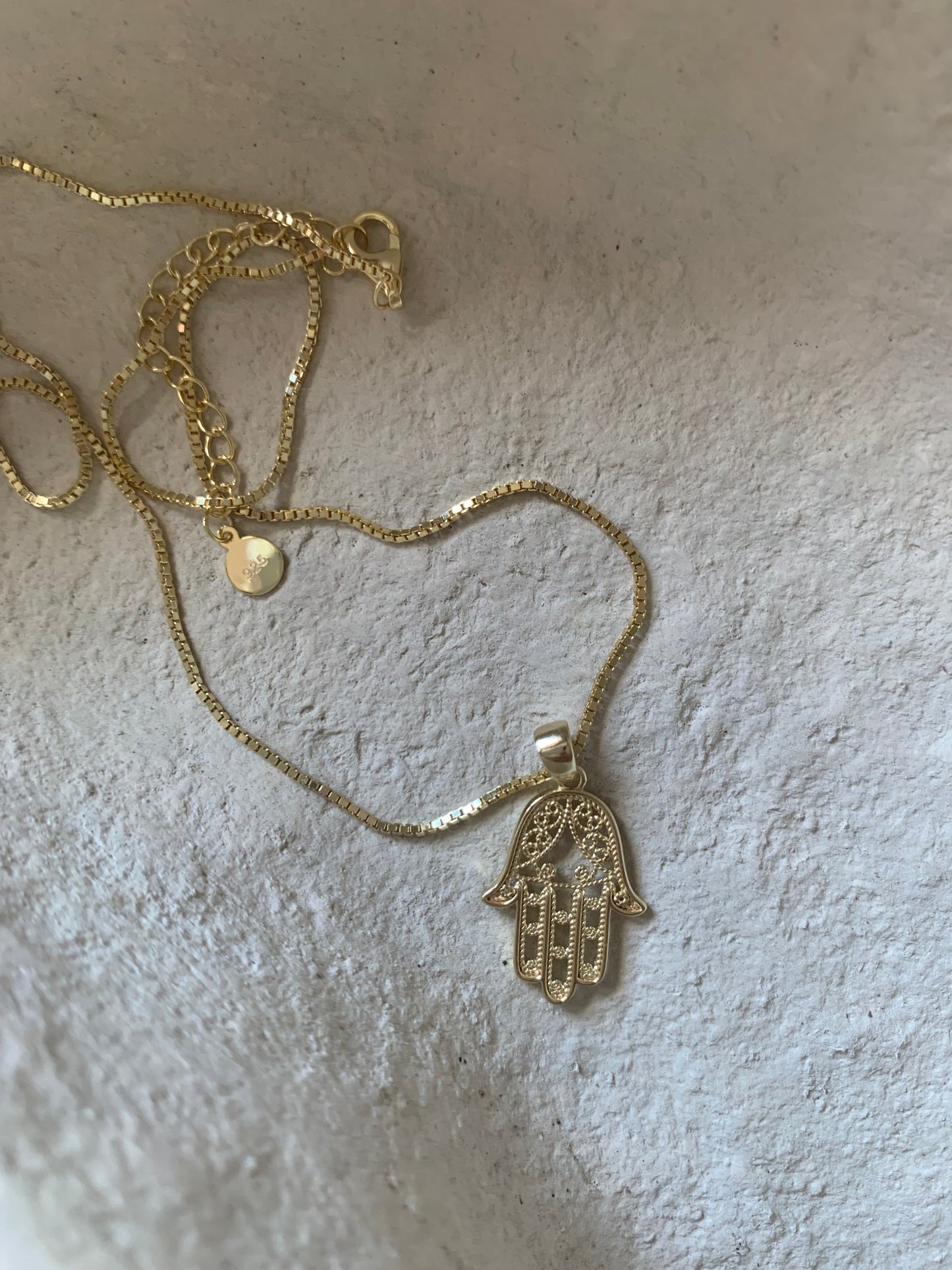 Hamsa lines necklace