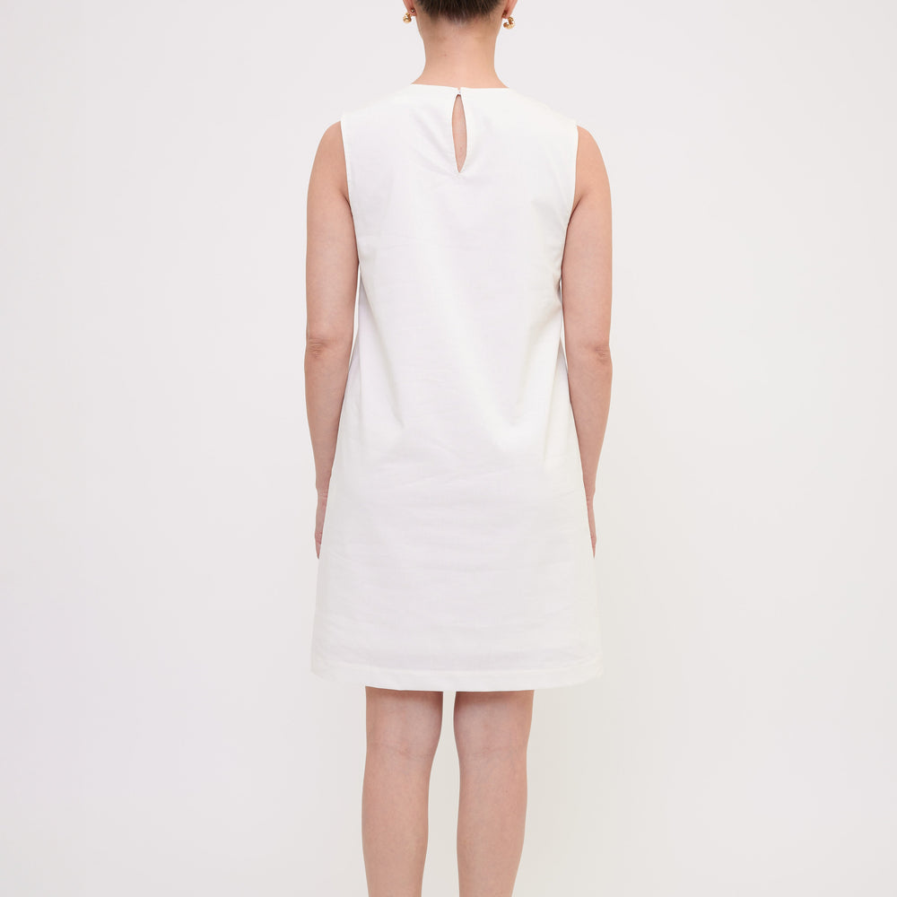 
                      
                        LENNY dress white back total look
                      
                    