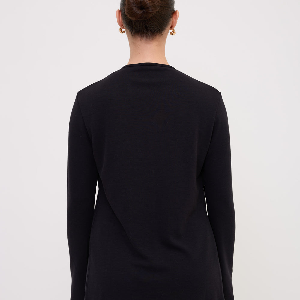 
                      
                        EMILY top Black back look
                      
                    