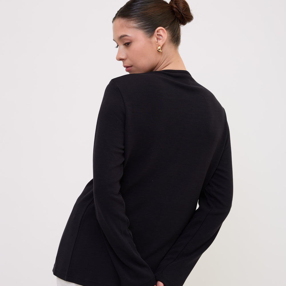 
                      
                        EMILY top Black back look
                      
                    