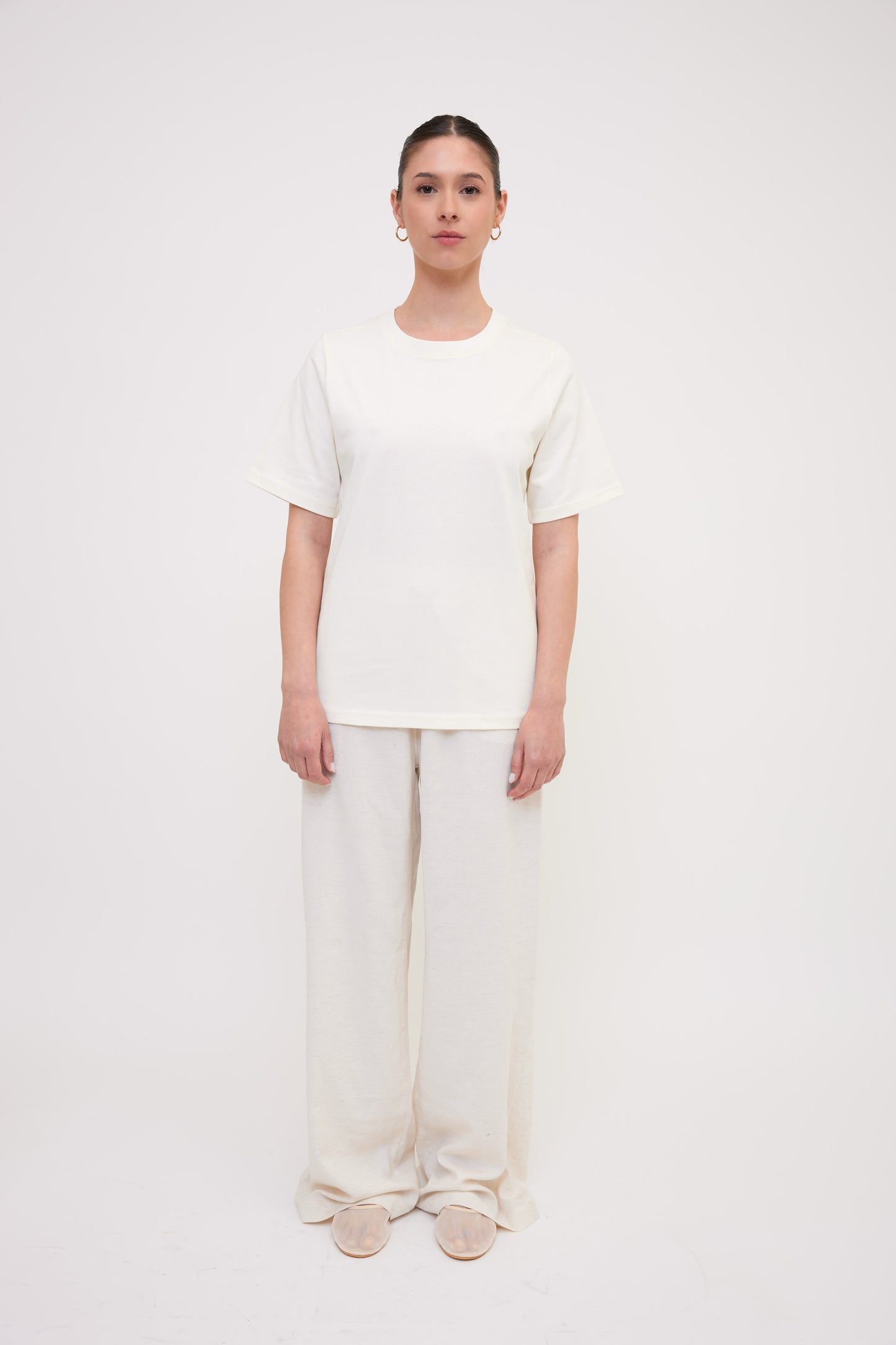 LORA tshirt cream front total look