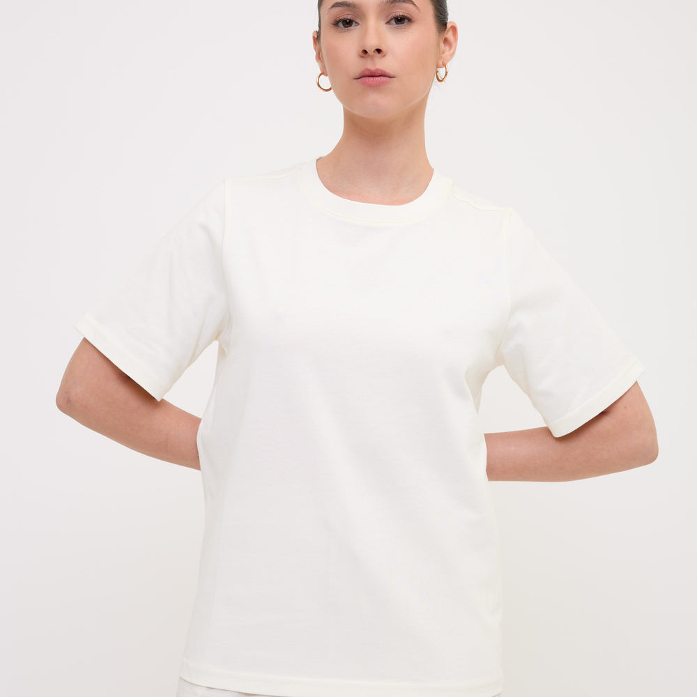 LORA tshirt cream front medium look