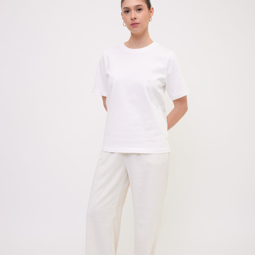 LORA tshirt white front total look