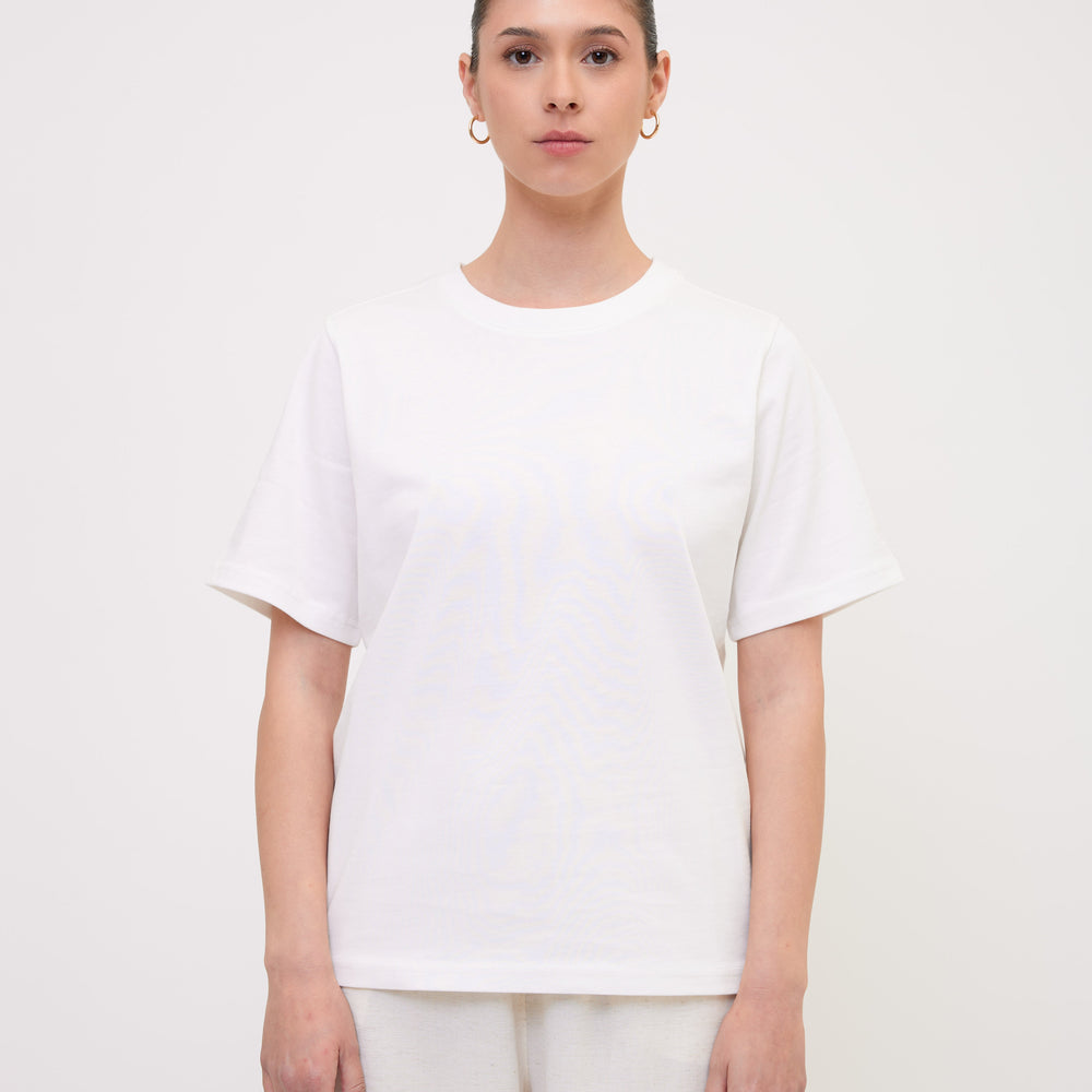 LORA tshirt white front medium look