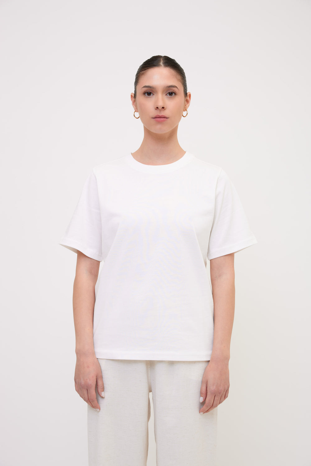 LORA tshirt white front medium look