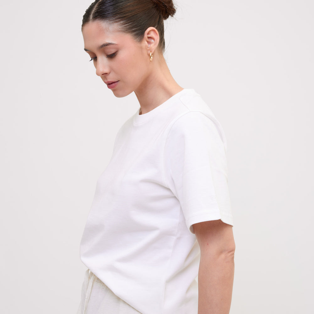 
                      
                        LORA tshirt white front side medium look
                      
                    