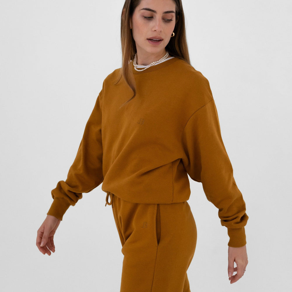 
                      
                        Camel tracksuit, full body side picture
                      
                    