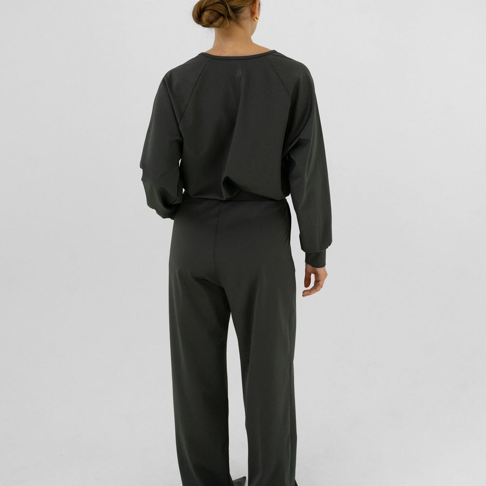 
                      
                        Lisa Pants Grey, full body back picture
                      
                    