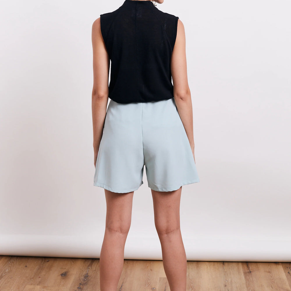 
                      
                        Lev shorts | Light blue
                      
                    