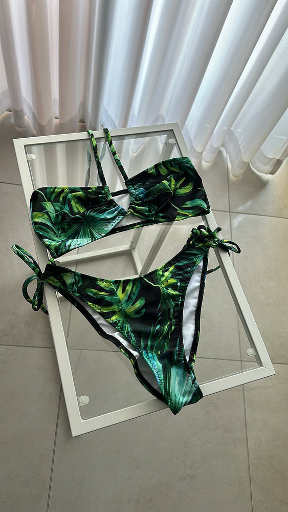 
                      
                        Jungle bikini
                      
                    