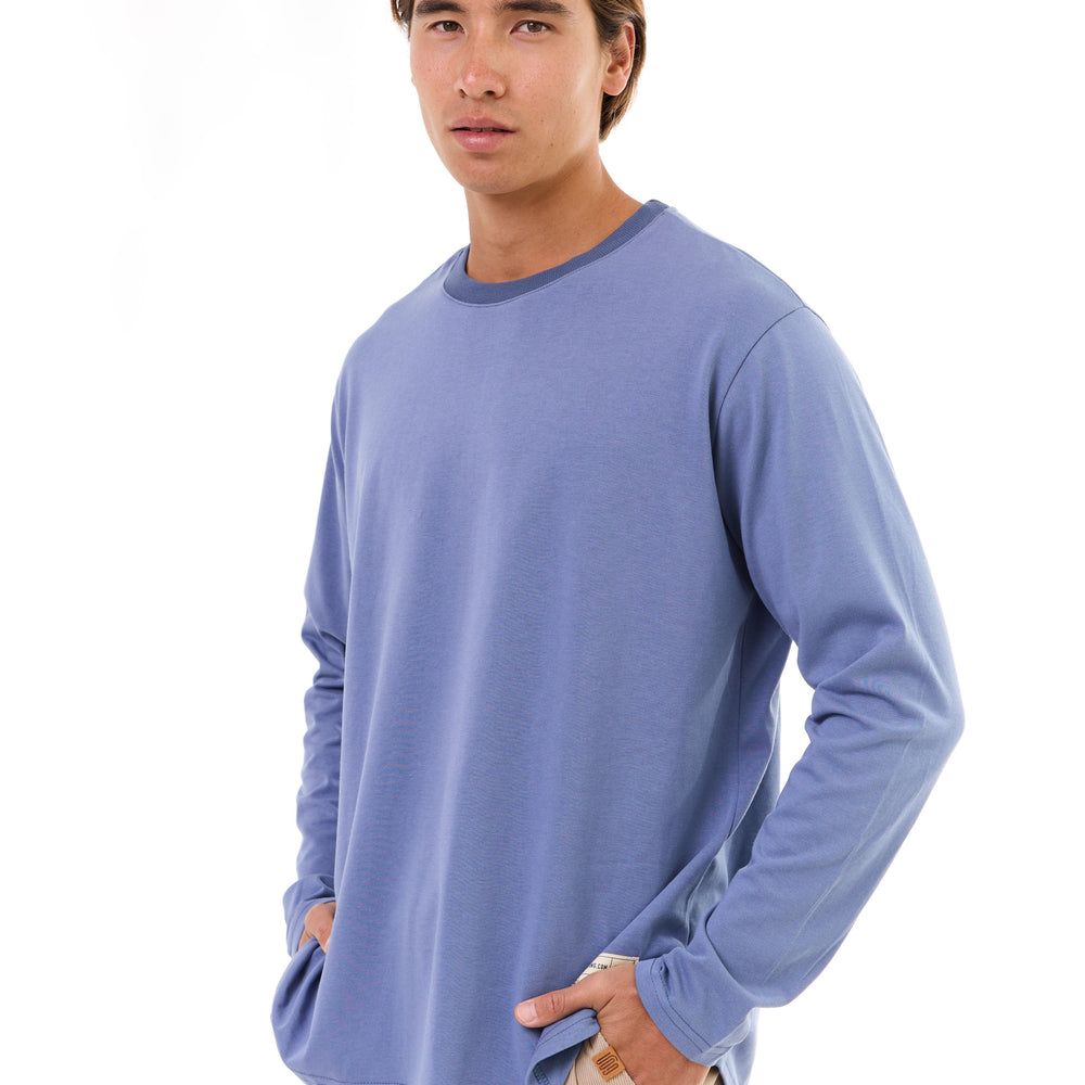 
                      
                        Basic Blue- oversized long sleeves
                      
                    